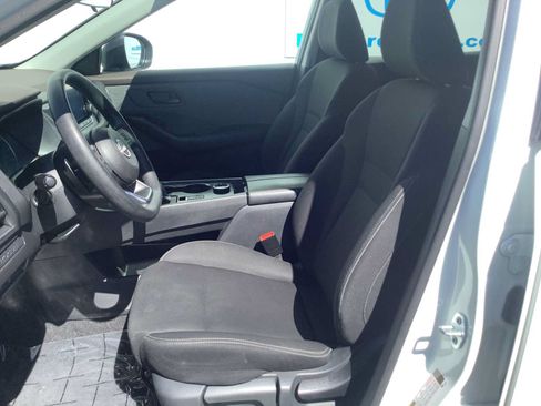 Used 2023 Nissan Rogue S AWD/4WD image 10
