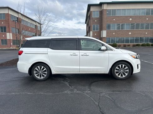 Used 2016 Kia Sedona SX FWD image 8