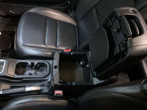 Used 2022 Jeep Wrangler Unlimited Rubicon w/ Xtreme Recon 35" Tire Package image 26