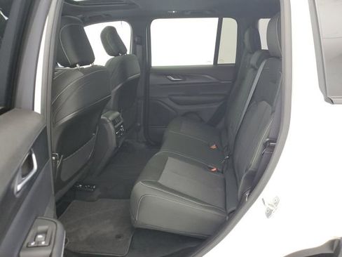 Used 2025 Jeep Grand Cherokee Laredo X RWD image 12