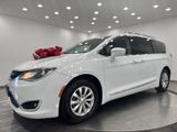 Used 2018 Chrysler Pacifica Touring-L image 3