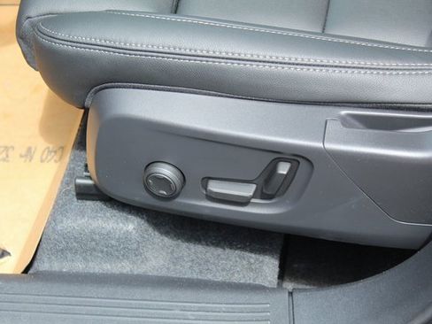 New 2026 Volvo XC40 B5 Plus w/ Protection Package Premier image 13