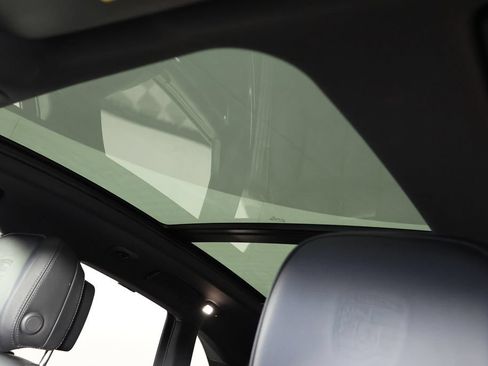 Used 2023 Porsche Macan AWD/4WD image 35