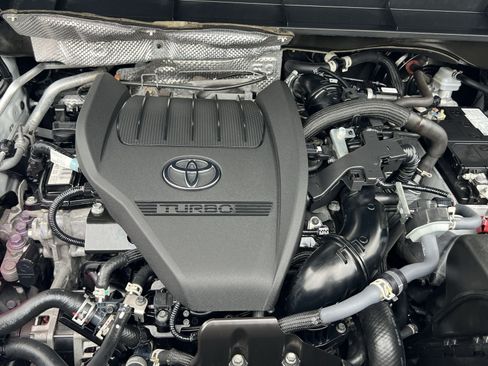 Used 2024 Toyota Highlander Platinum AWD/4WD image 28
