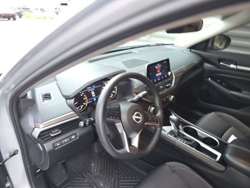 Used 2023 Nissan Altima 2.5 SV image 9