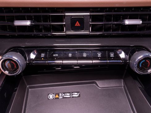 Used 2025 Chevrolet Tahoe High Country w/ LPO, Illumination Package AWD/4WD image 23