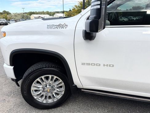 Used 2022 Chevrolet Silverado 2500 High Country w/ LPO, Hitch Package image 11