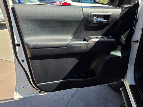 Used 2017 Toyota Tacoma TRD Off-Road w/ Tow Package image 28