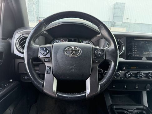 Used 2017 Toyota Tacoma TRD Sport w/ Tow Package (A/T) AWD/4WD image 8