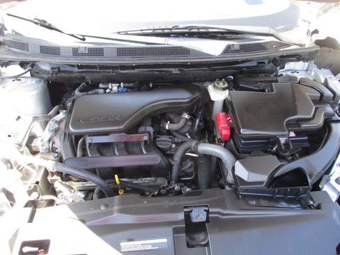 Used 2021 Nissan Rogue Sport S image 9