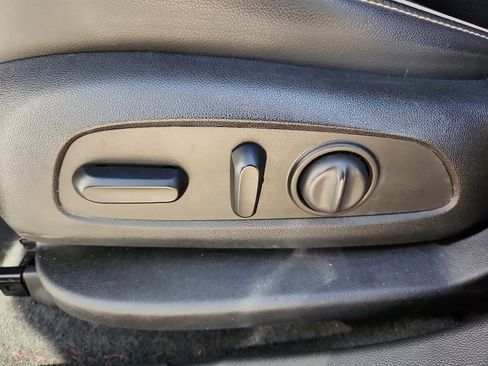 Used 2023 GMC Acadia Denali image 14