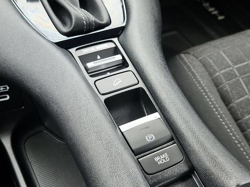 Certified 2024 Honda HR-V LX image 16