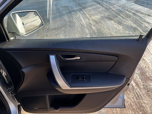 Used 2011 GMC Acadia SLT w/ Technology Package image 39