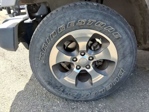 Used 2018 Jeep Wrangler Unlimited Sahara w/ Connectivity Group AWD/4WD image 10