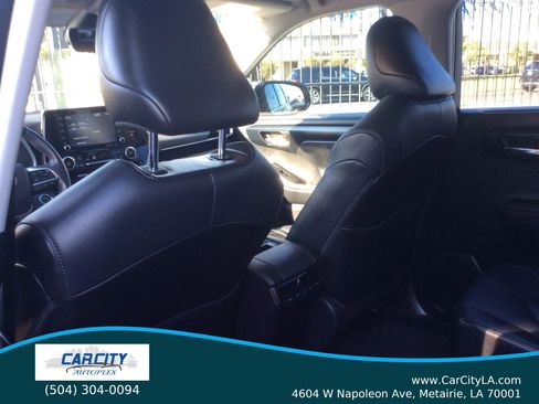 Used 2021 Toyota Highlander XLE image 22