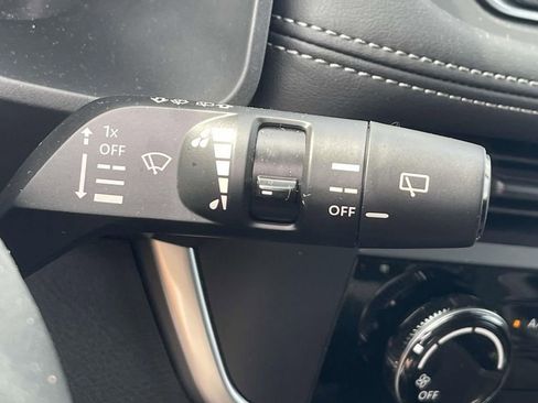 Used 2025 Nissan Rogue S image 21