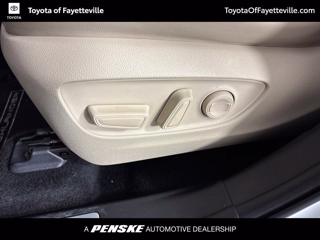 Used 2021 Toyota Highlander Limited FWD image 34