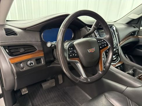 Used 2020 Cadillac Escalade 2WD image 16