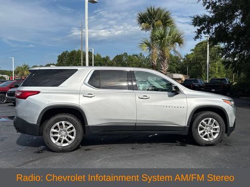 Used 2021 Chevrolet Traverse LS FWD image 4