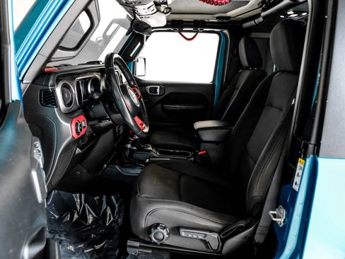 Used 2019 Jeep Wrangler Sport AWD/4WD image 3