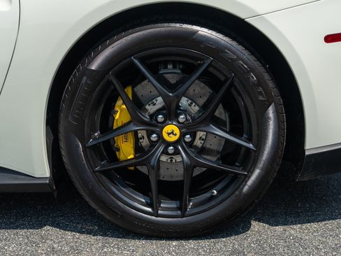 Used 2017 Ferrari F12 Berlinetta RWD image 10