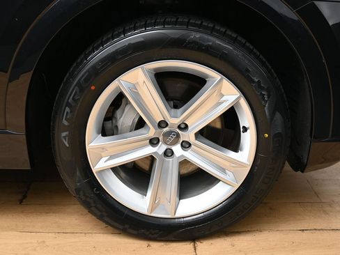 Used 2019 Audi Q8 Premium w/ Convenience Package AWD/4WD image 16