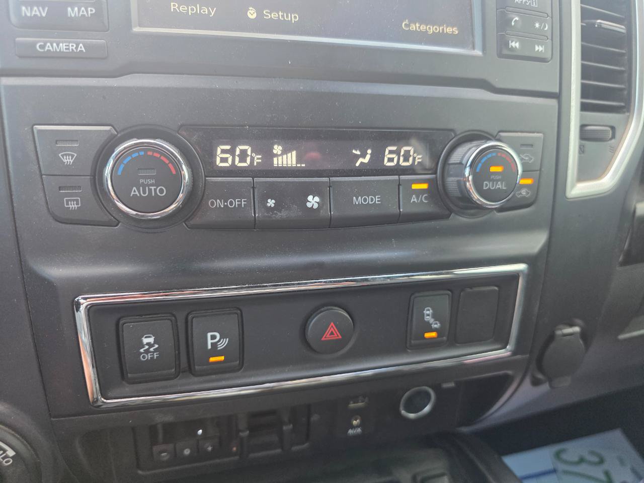 Used 2018 Nissan Titan SV w/ SV Convenience Package AWD/4WD image 27