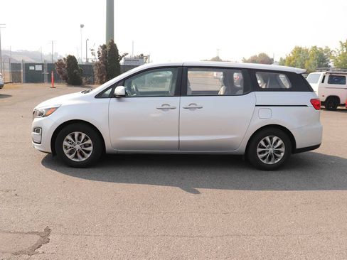 Used 2019 Kia Sedona L FWD image 8