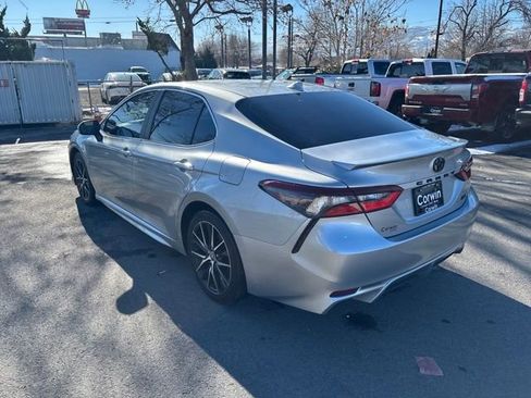 Used 2021 Toyota Camry SE image 3