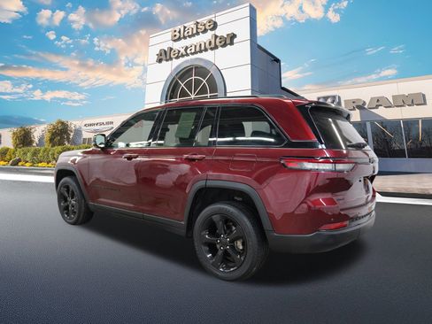 Used 2022 Jeep Grand Cherokee Altitude image 9