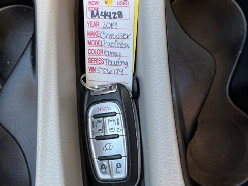 Used 2019 Chrysler Pacifica Touring image 55
