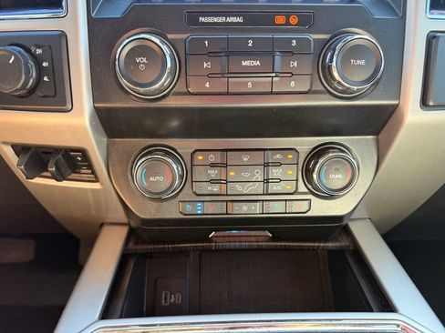 Used 2020 Ford F250 Lariat w/ Lariat Ultimate Package AWD/4WD image 32