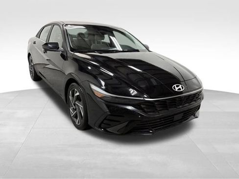 Used 2024 Hyundai Elantra Limited image 5