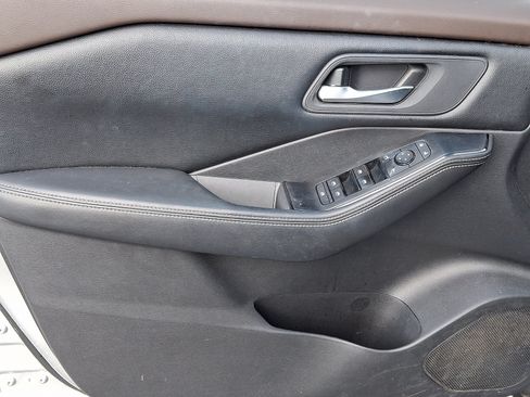 Used 2021 Nissan Rogue SV AWD/4WD image 13