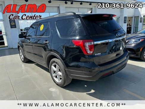Used 2018 Ford Explorer XLT image 4
