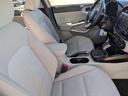 Used 2020 Kia Soul LX FWD image 12