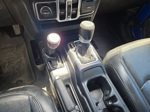 Used 2023 Jeep Gladiator Sport AWD/4WD image 22