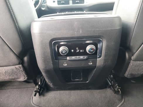 Used 2024 Chevrolet Suburban LT image 17