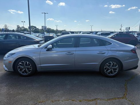 Used 2023 Hyundai Sonata SEL w/ Preferred Accessory Package FWD image 4