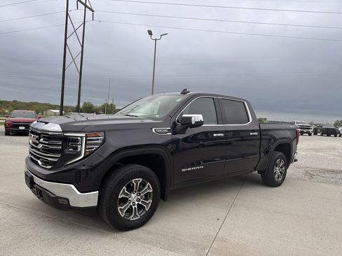 Used 2025 GMC Sierra 1500 SLT image 9
