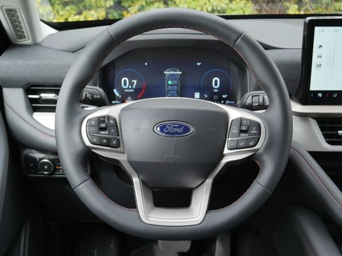 New 2026 Ford Explorer Active w/ Active Comfort Package image 13