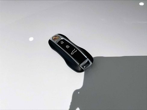 Used 2025 Porsche Cayenne Coupe image 34