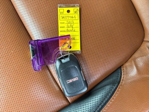 Used 2017 GMC Acadia SLT image 29