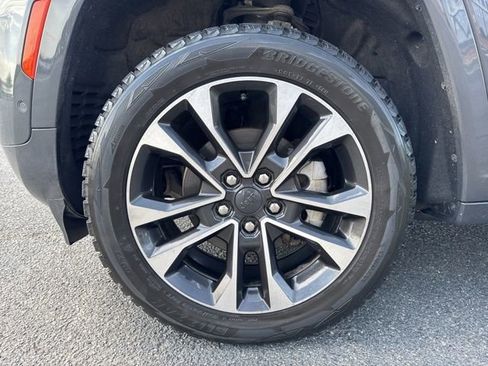 Used 2022 Jeep Grand Cherokee Overland w/ Luxury Tech Group IV AWD/4WD image 37