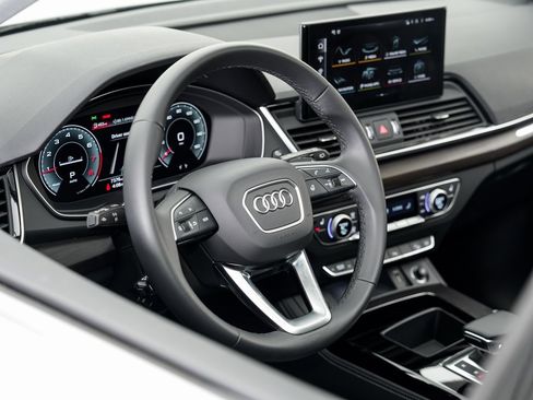 Certified 2025 Audi Q5 2.0T Premium Plus w/ Premium Plus Package image 9