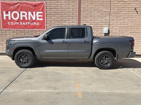 Used 2024 Nissan Frontier SV w/ SV Convenience Package image 2