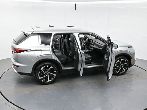 Used 2024 Mitsubishi Outlander SE image 44