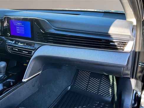 Used 2025 Toyota Camry LE image 21