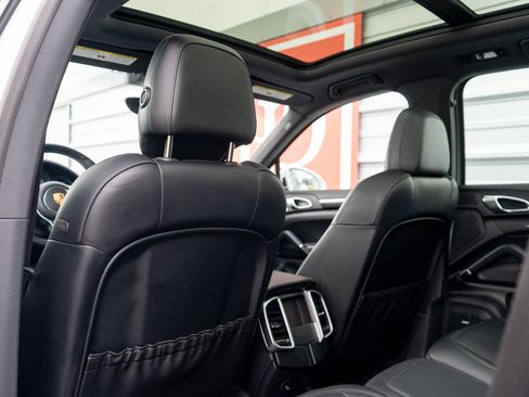 Used 2018 Porsche Cayenne S AWD/4WD image 25