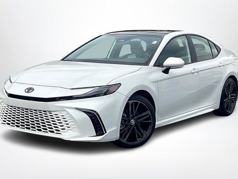 Used 2025 Toyota Camry XSE image 2